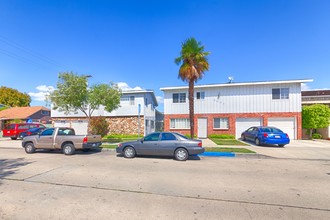 East Fifth Street Apartments in Long Beach, CA - Building Photo - Building Photo