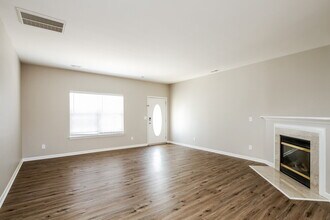 102 Clacton Ct in Mooresville, NC - Building Photo - Building Photo