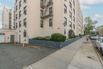 3845 Shore Pky in Brooklyn, NY - Building Photo - Building Photo