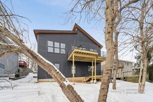 298 Apache Trail in Lake In The Hills, IL - Building Photo