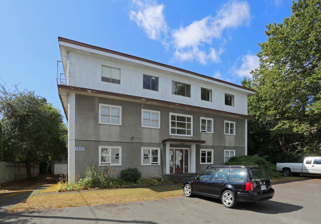 1475 Fort St in Victoria, BC - Building Photo