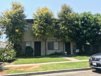 3892 Green Ave in Los Alamitos, CA - Foto de edificio - Building Photo