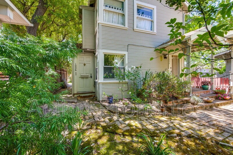 1006 Ramona St in Palo Alto, CA - Foto de edificio