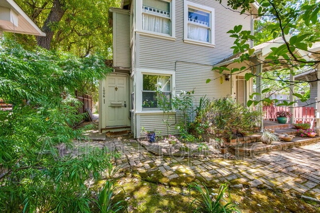 property at 1006 Ramona St
