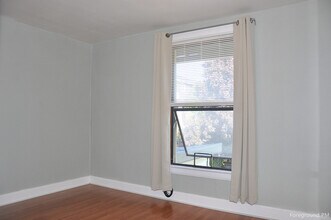 102 NW 60th St in Seattle, WA - Foto de edificio - Building Photo