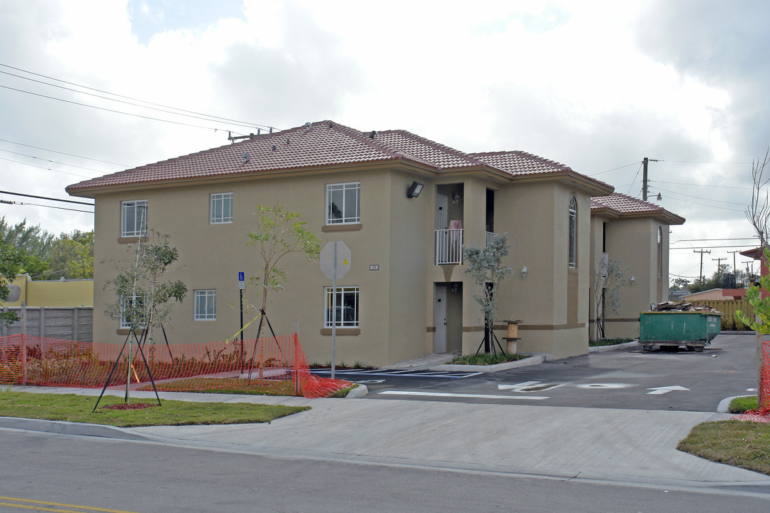 30 W 25th St in Hialeah, FL - Building Photo