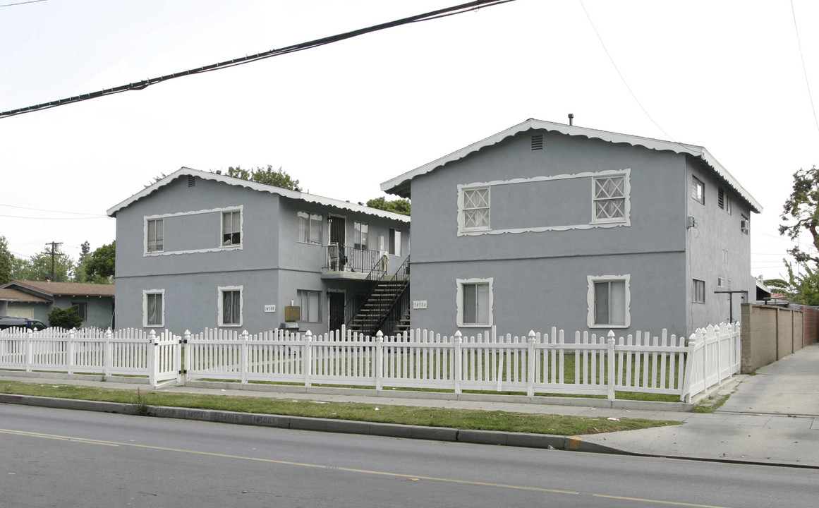 14500-14506 1/2 Orange Ave in Paramount, CA - Building Photo