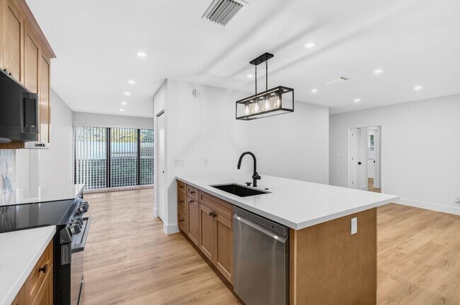 3830 Eastview Ave in West Palm Beach, FL - Building Photo - Building Photo