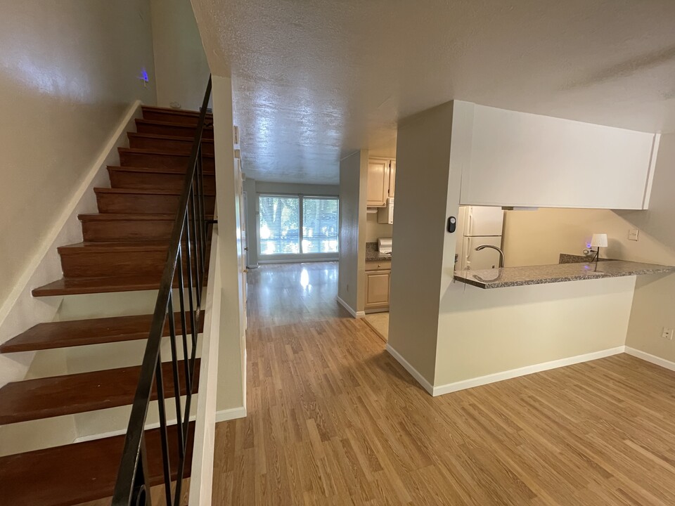 1888 Tesoro Ct, Unit Tesoro Court in Pinole, CA - Building Photo