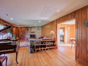 411 Old County Home Rd W in Brevard, NC - Building Photo - Building Photo