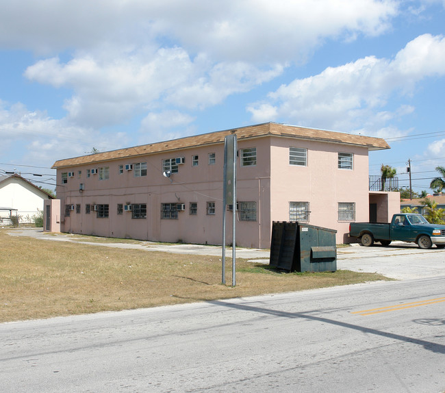 606 NW 1st Ave in Homestead, FL - Building Photo - Building Photo