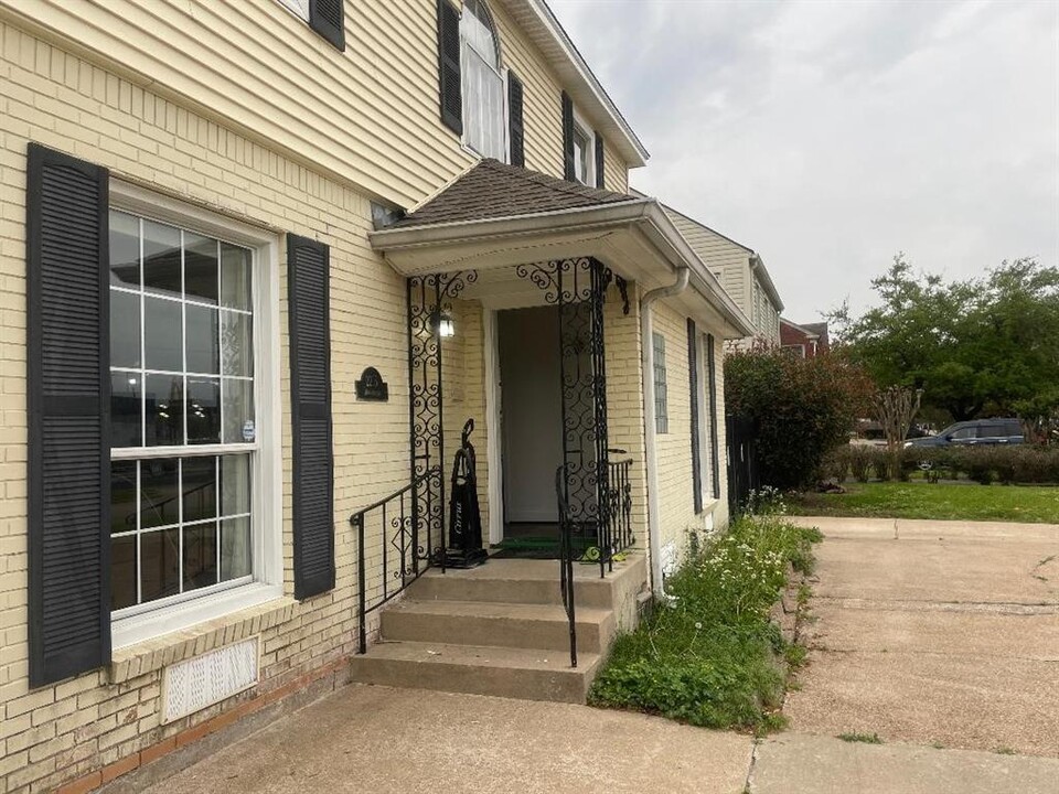 2215 Dorrington St in Houston, TX - Building Photo