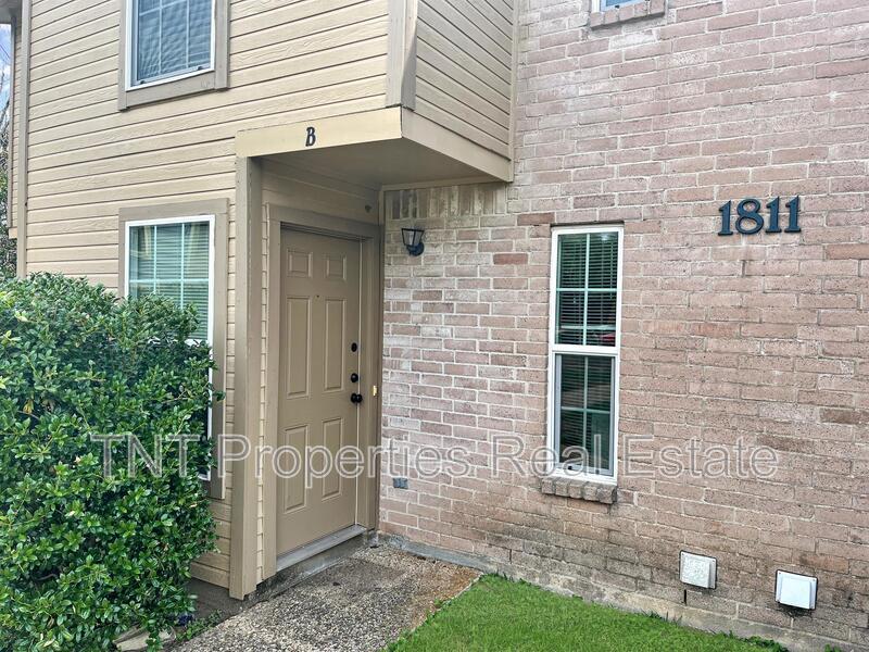 1811 Woodsman Dr in College Station, TX - Building Photo