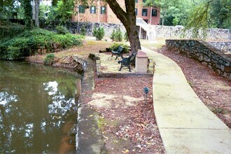 25213 Plantation Dr NE in Atlanta, GA - Building Photo - Building Photo