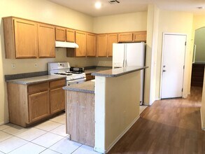 6005 Secret Island Dr in Las Vegas, NV - Building Photo - Building Photo