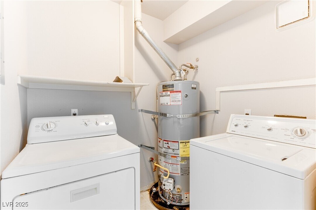 4672 Krissylouise Way in Las Vegas, NV - Building Photo