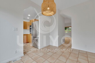 3800 Maybelle Ave in Oakland, CA - Building Photo - Building Photo