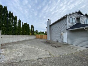 1438 SW 352nd Ct in Federal Way, WA - Building Photo - Building Photo