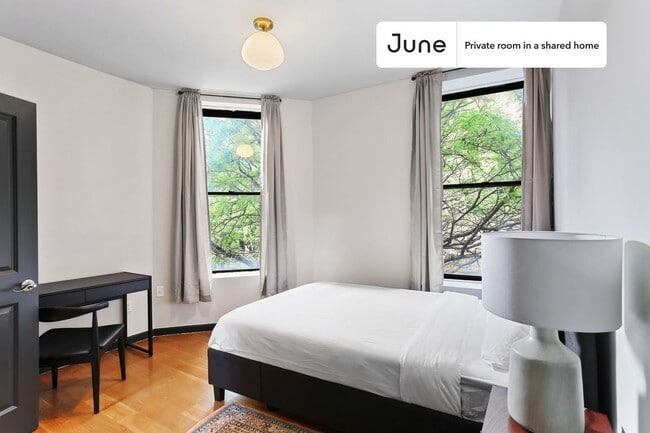 Private bedroom in 4 bed/3 bath Home in New York, NY - Building Photo - Building Photo