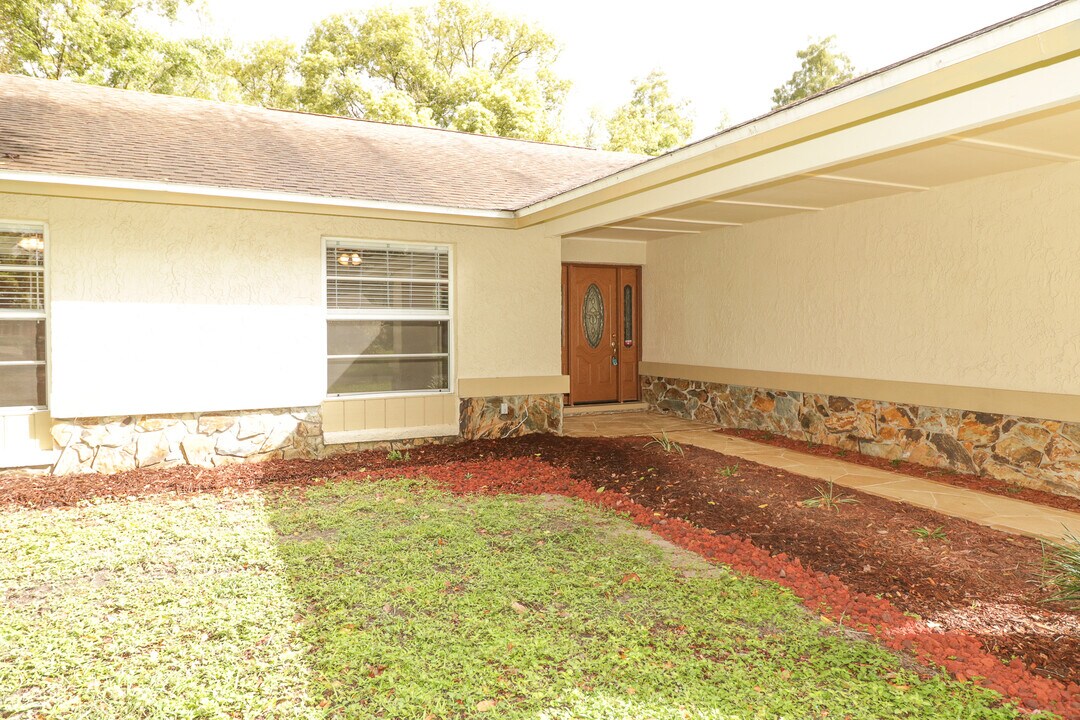 306 N Bay Hills Blvd in Safety Harbor, FL - Building Photo