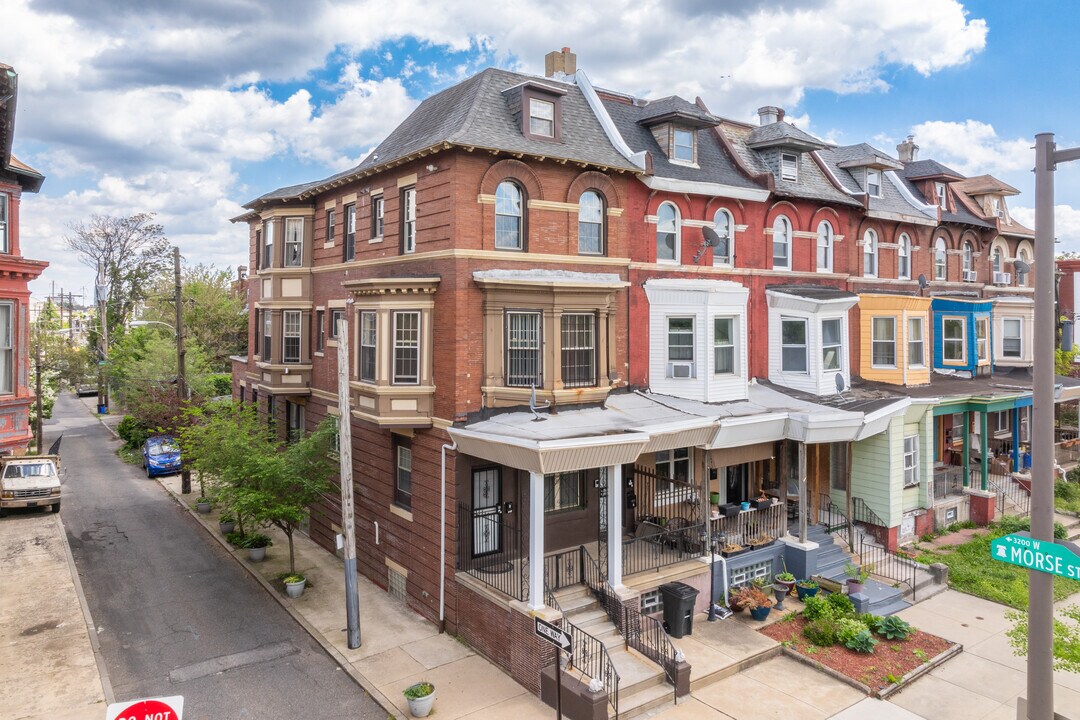 1811 N 33rd St in Philadelphia, PA - Building Photo
