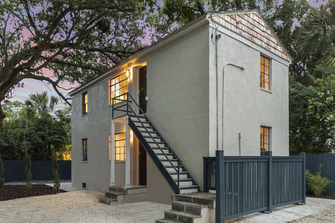 19 Smith St in Charleston, SC - Building Photo