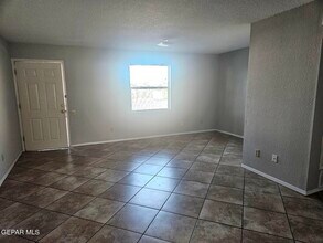 592 Bartlett Dr in El Paso, TX - Building Photo - Building Photo
