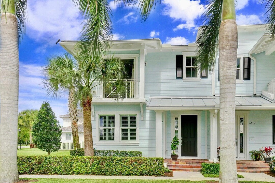 1239 Community Dr in Jupiter, FL - Building Photo