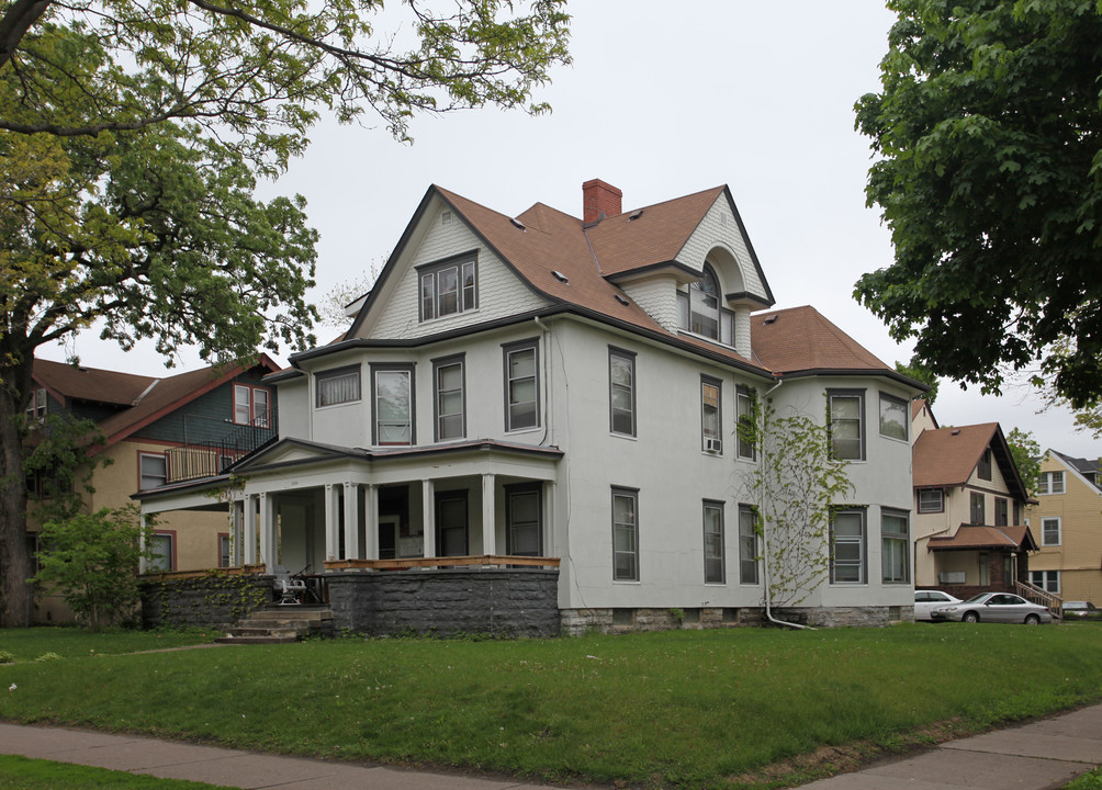 1100 5th St SE in Minneapolis, MN - Building Photo