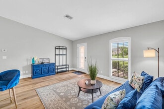 81 Wickliffe Dr in Naples, FL - Building Photo - Building Photo