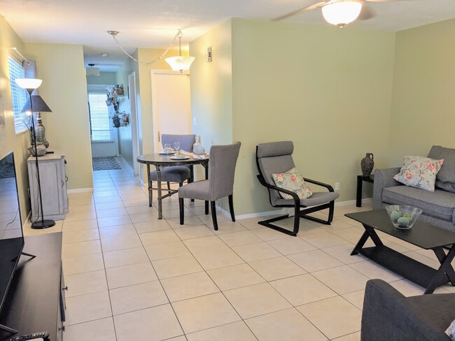 2225 NE 14th Ave in Wilton Manors, FL - Foto de edificio - Building Photo