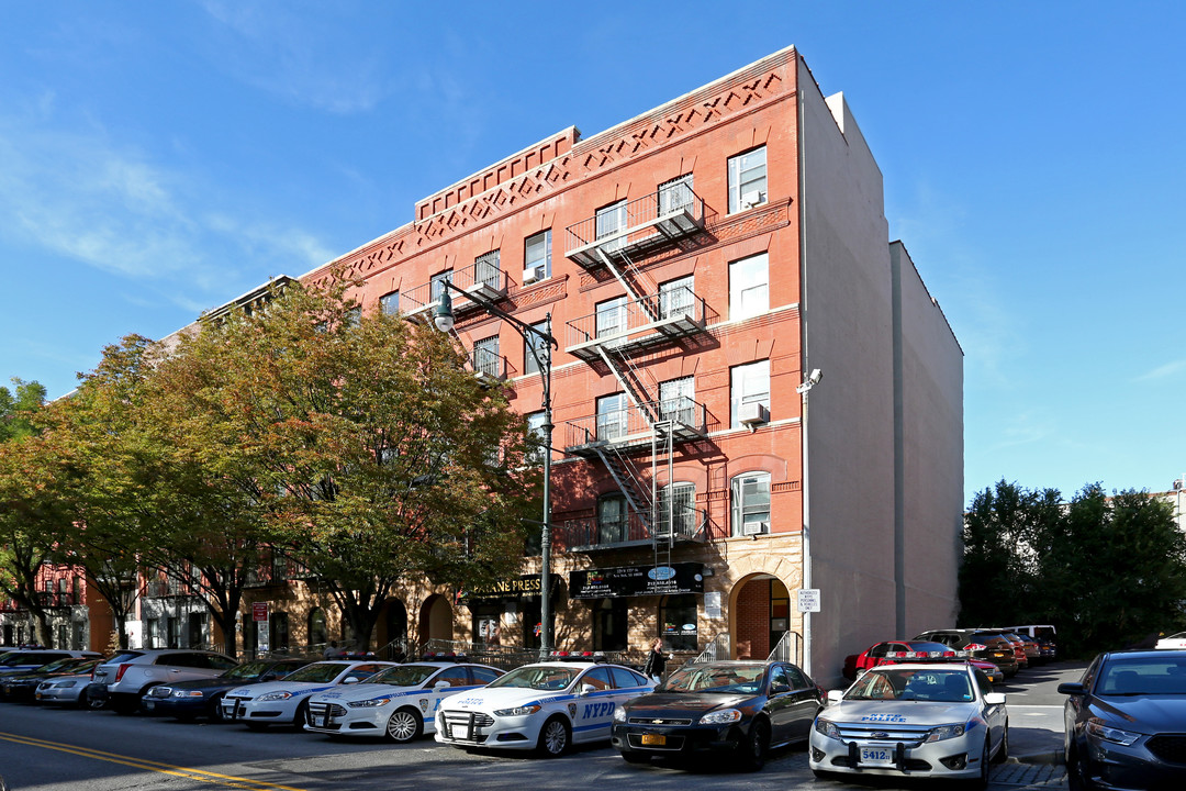 229-235 W 135th St in New York, NY - Building Photo