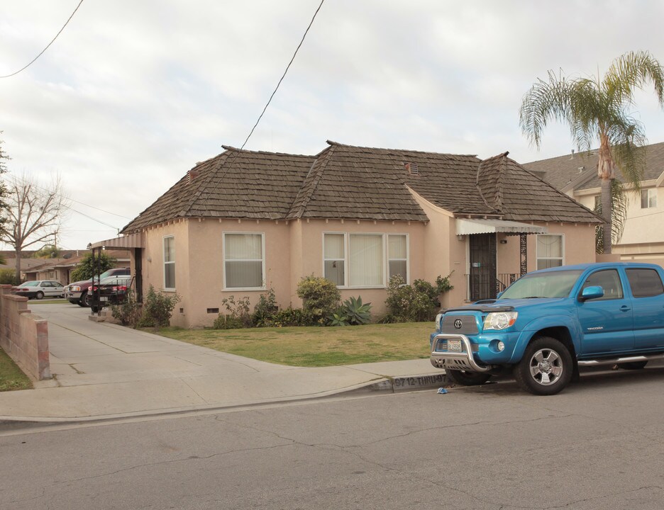 9712-9716 Park St in Bellflower, CA - Foto de edificio