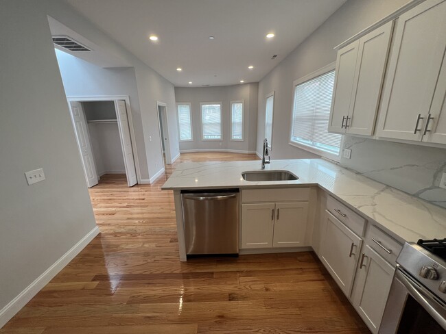 126 Cross St, Unit 6