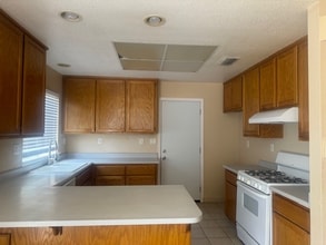 7733 Southland Way in Sacramento, CA - Building Photo - Building Photo