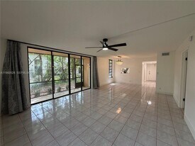 400 Commodore Dr in Plantation, FL - Building Photo