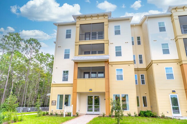 Town West Senior Living Apartments in Port Orange, FL - Foto de edificio - Building Photo