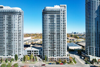 151 Village Green Sq in Toronto, ON - Building Photo - Building Photo