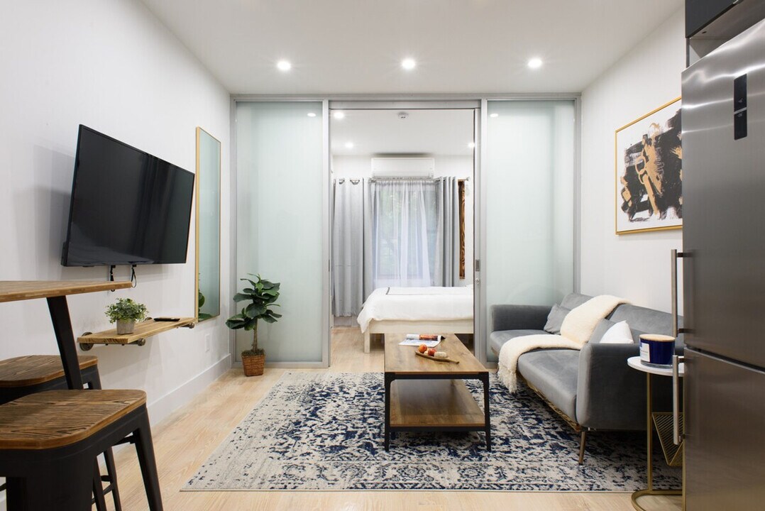 315 E 78th St in New York, NY - Building Photo