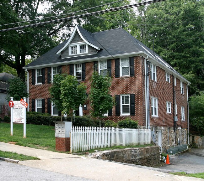 The Berkshire Condominium in Atlanta, GA - Building Photo - Building Photo