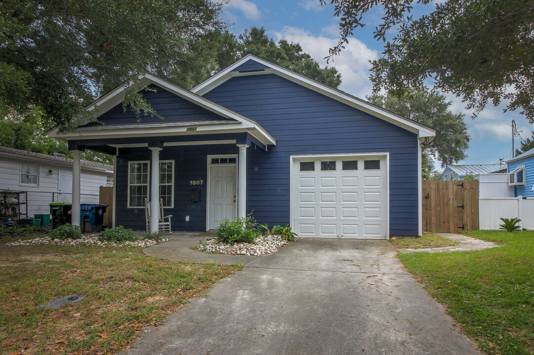 1807 Fisher St in Morehead City, NC - Building Photo