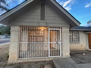 126 Atlanta Dr in Laredo, TX - Building Photo - Building Photo