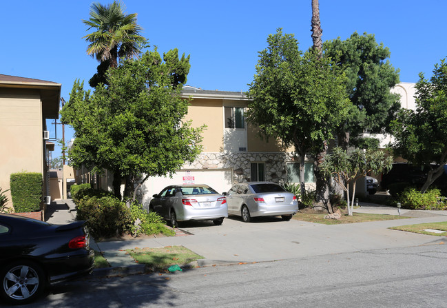 323 N Howard St in Glendale, CA - Foto de edificio - Building Photo