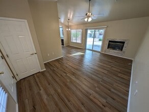 9729 Buckhorn Dr in Las Vegas, NV - Building Photo - Building Photo