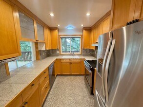 307 Cervantes Cir in Lake Oswego, OR - Building Photo - Building Photo