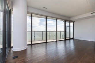 1815 Yonge St in Toronto, ON - Building Photo - Building Photo