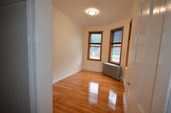 234 Cypress St, Unit 3 in Brookline, MA - Building Photo - Building Photo