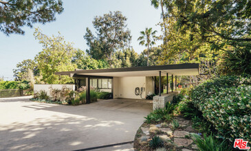 219 Chautauqua Blvd in Los Angeles, CA - Building Photo - Building Photo