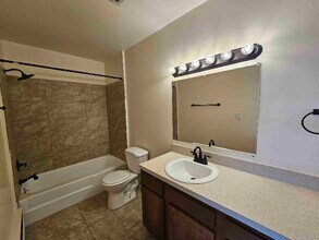 1879 W 13 Mile Rd in Madison Heights, MI - Building Photo - Building Photo