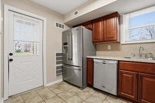 4546 Rosemarie Dr, Unit 4546 Rosemarie Dr in Bensalem, PA - Building Photo